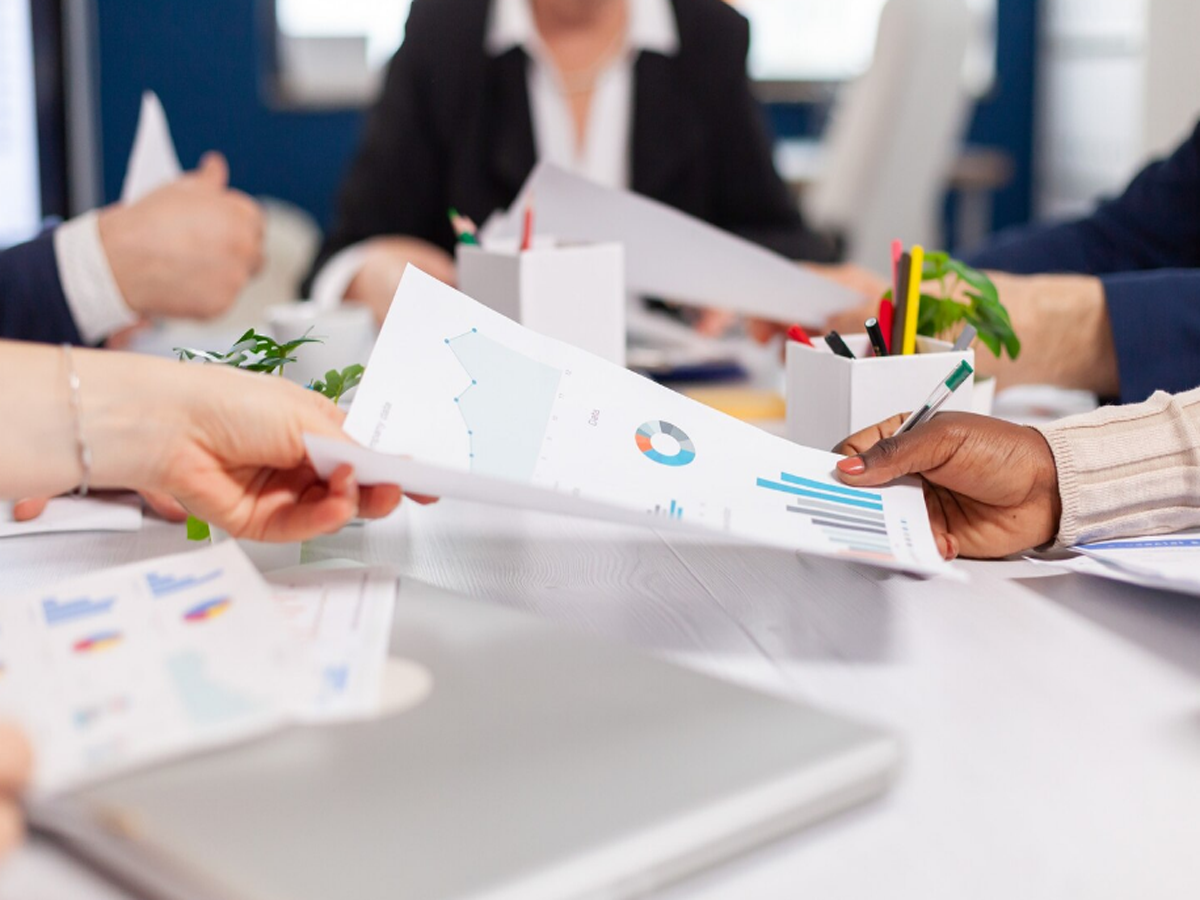 Adana’da Özel Yazılım mı Hazır E-Ticaret Altyapısı mı Daha Avantajlıdır?